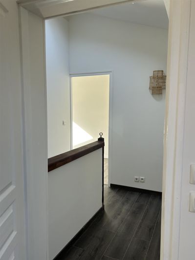 Image No.9-6 Bed House for sale