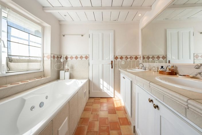 Image No.24-4 Bed House for sale