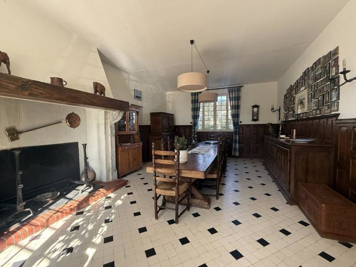 Image No.7-7 Bed House for sale