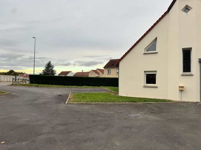 Image No.10-9 Bed House for sale