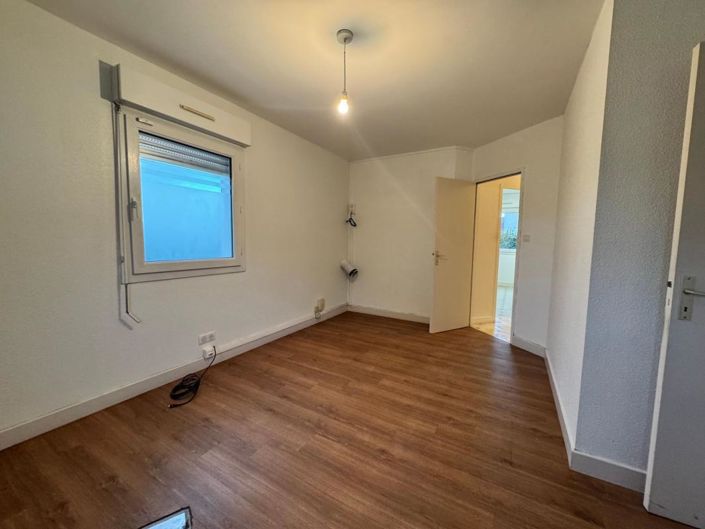 Image No.4-9 Bed House for sale