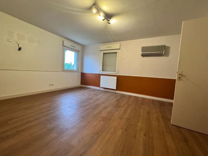 Image No.7-9 Bed House for sale