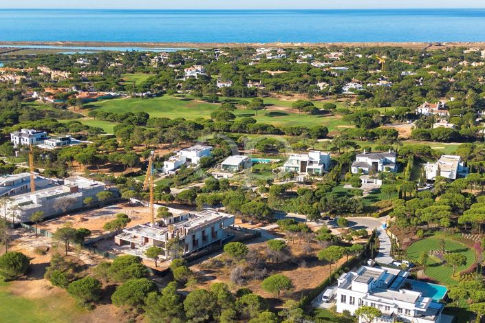 Image No.80-5 Bed House for sale