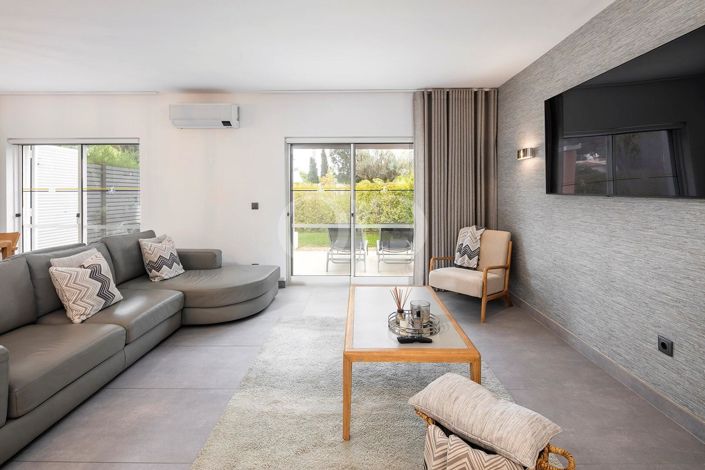 Image No.5-2 Bed House for sale