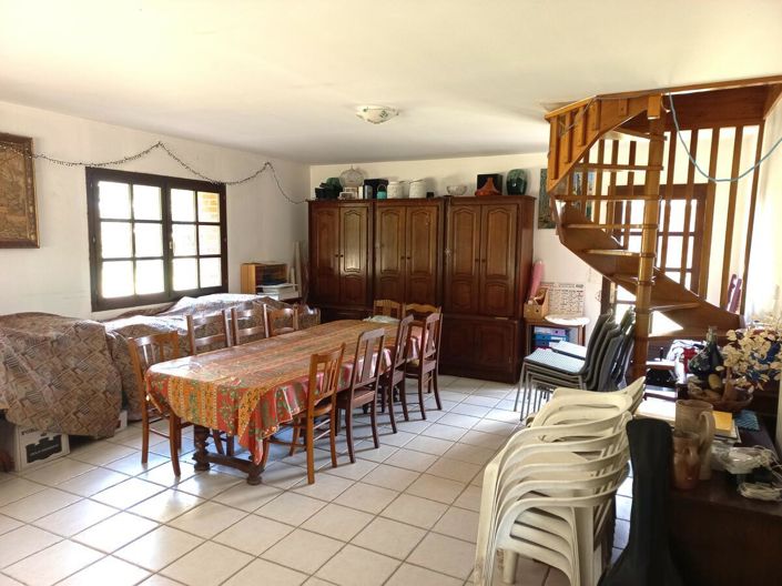 Image No.6-8 Bed House for sale