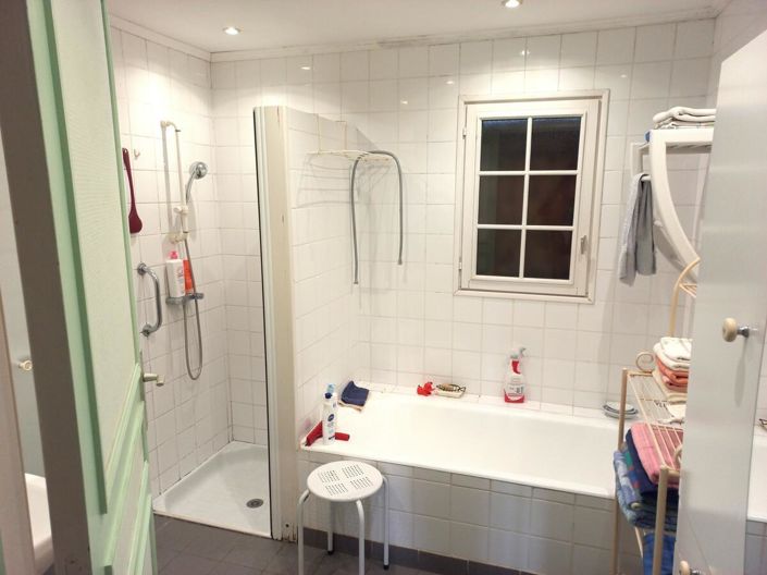 Image No.8-8 Bed House for sale