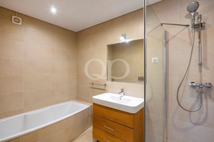 Image No.11-3 Bed House for sale