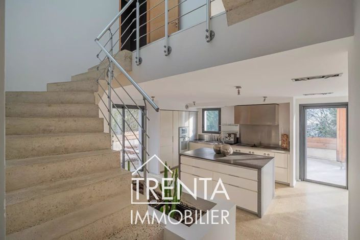 Image No.12-5 Bed House for sale