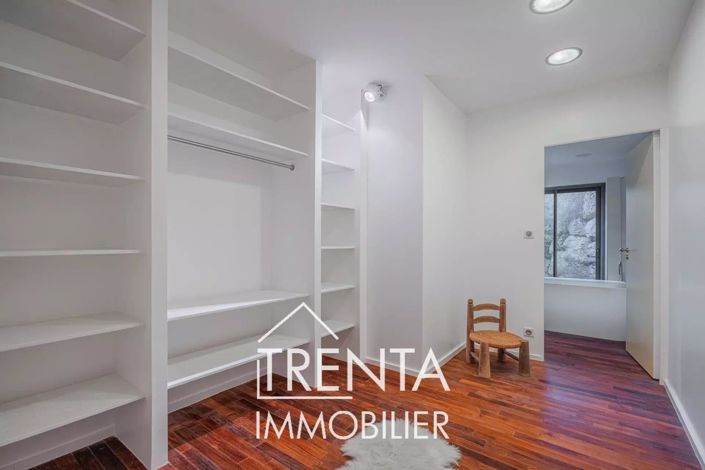 Image No.22-5 Bed House for sale