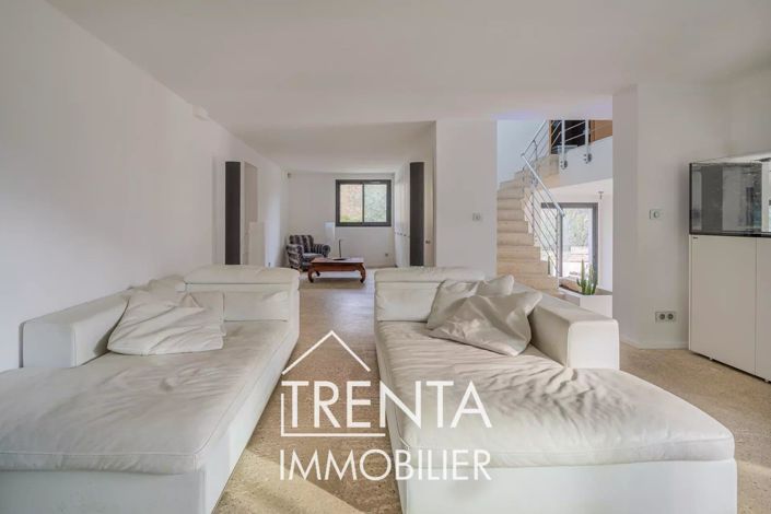 Image No.24-5 Bed House for sale