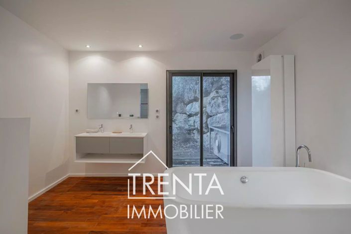 Image No.25-5 Bed House for sale