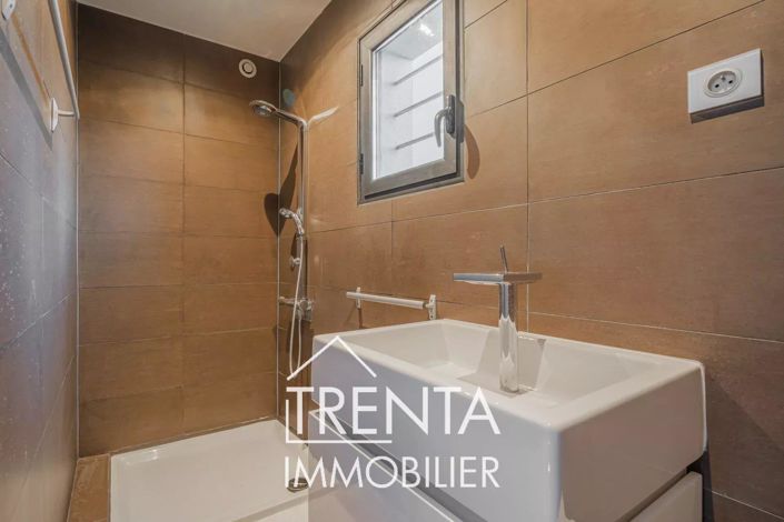 Image No.26-5 Bed House for sale