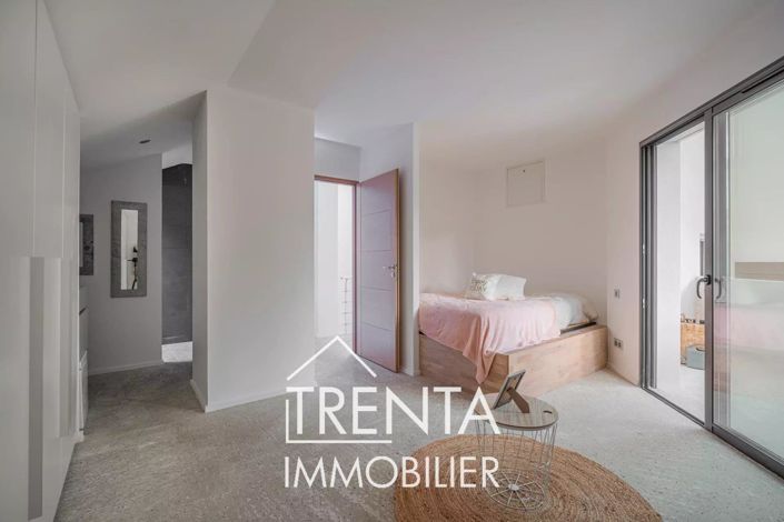 Image No.30-5 Bed House for sale