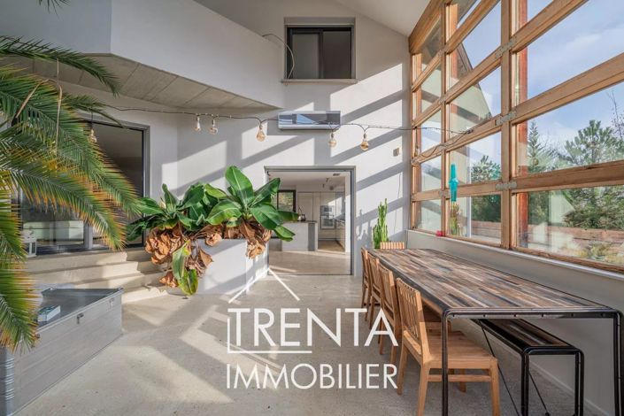 Image No.6-5 Bed House for sale