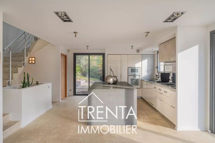 Image No.9-5 Bed House for sale