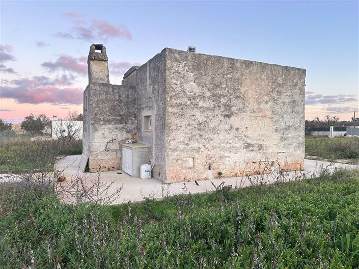 Image No.11-1 Bed Farmhouse for sale