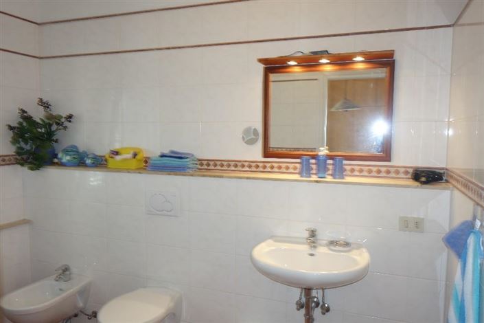 Image No.21-3 Bed Property for sale