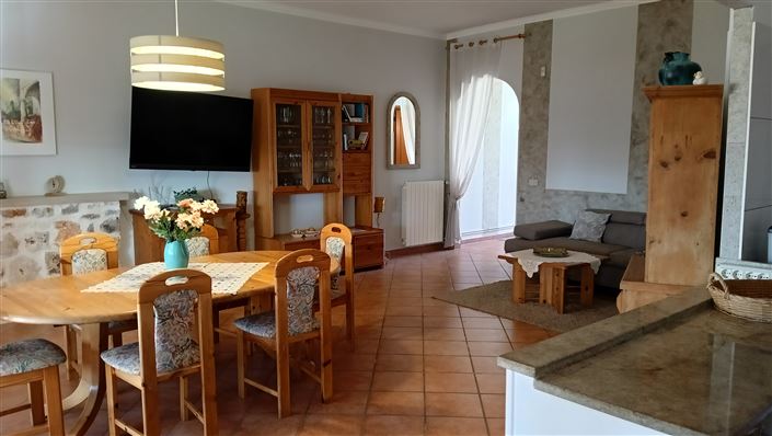 Image No.8-3 Bed Property for sale