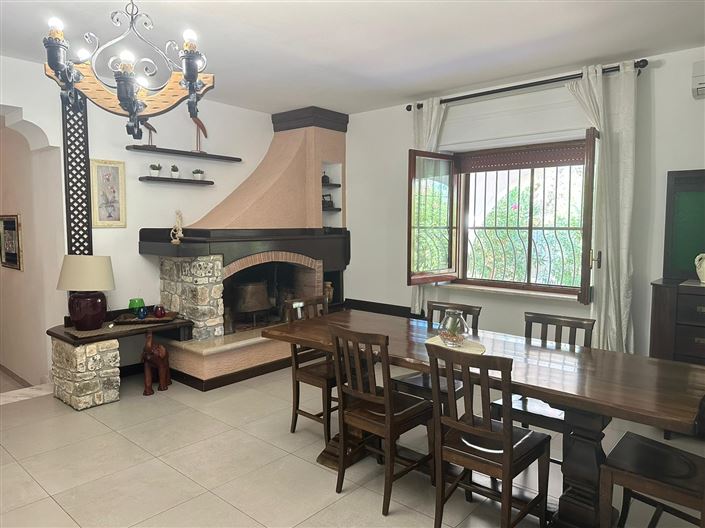 Image No.14-4 Bed Property for sale