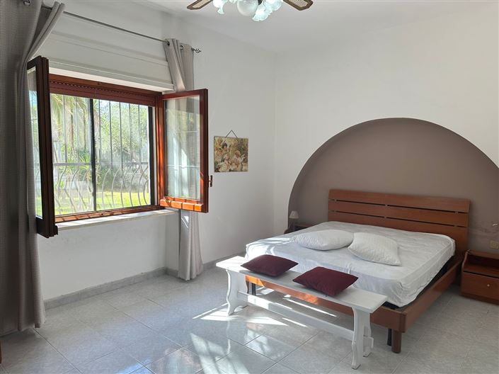 Image No.15-4 Bed Property for sale