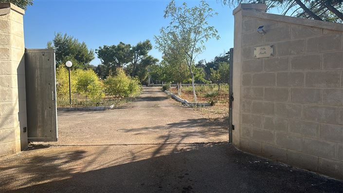 Image No.17-4 Bed Property for sale