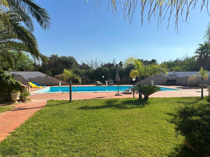 Image No.26-4 Bed Property for sale