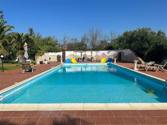 Image No.27-4 Bed Property for sale