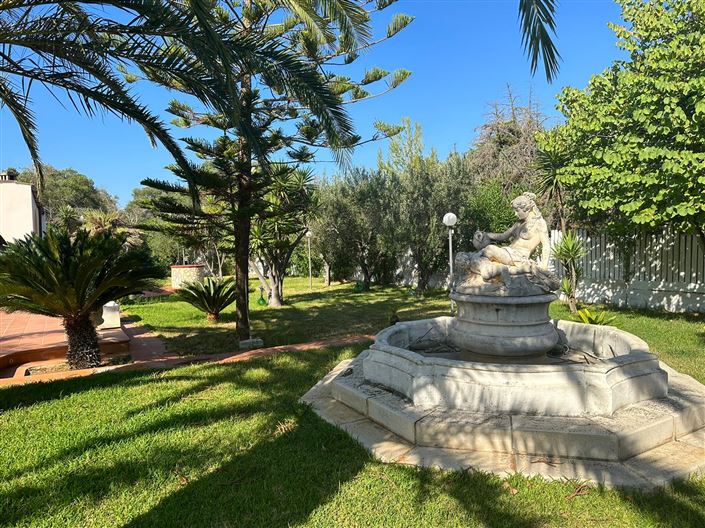 Image No.32-4 Bed Property for sale