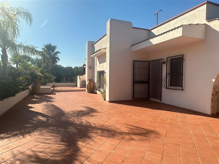 Image No.8-4 Bed Property for sale