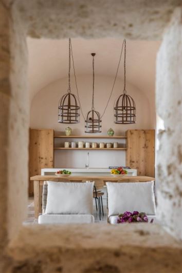 Image No.14-6 Bed Property for sale