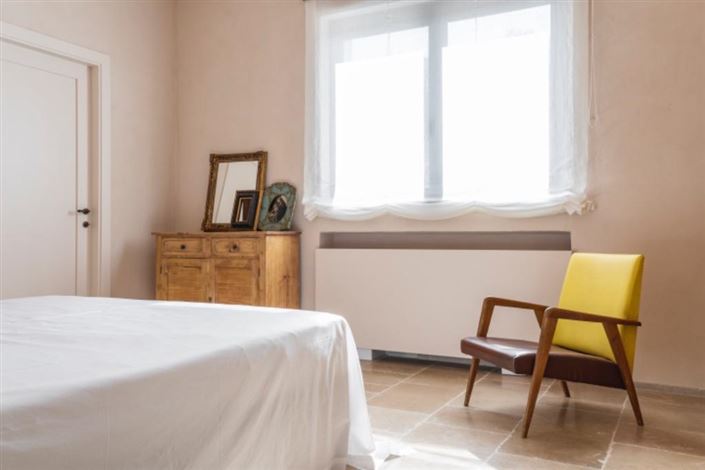 Image No.18-6 Bed Property for sale