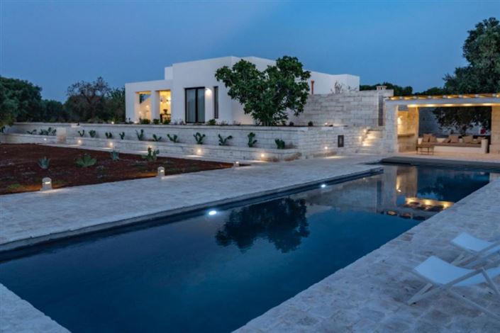 Image No.2-6 Bed Property for sale