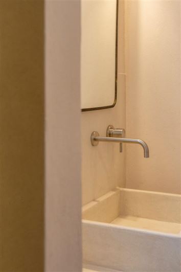 Image No.21-6 Bed Property for sale