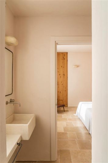 Image No.29-6 Bed Property for sale