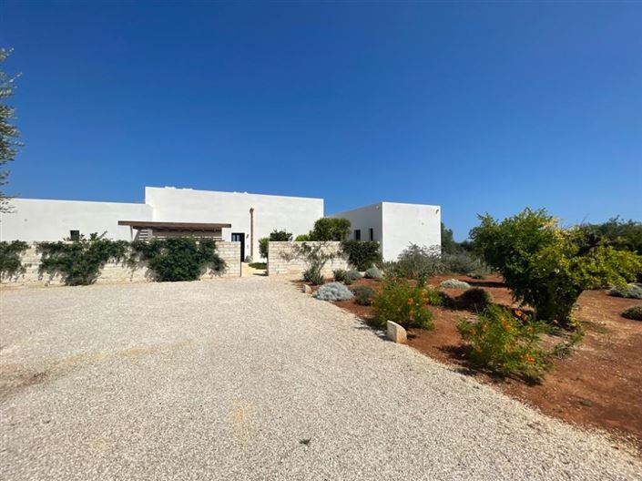 Image No.35-6 Bed Property for sale