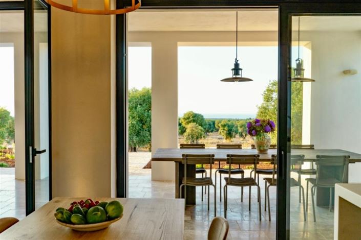 Image No.5-6 Bed Property for sale