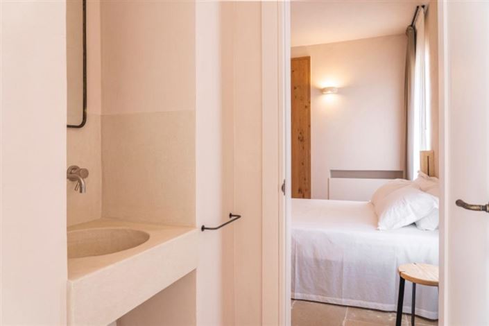 Image No.8-6 Bed Property for sale