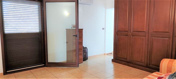 Image No.12-3 Bed Property for sale