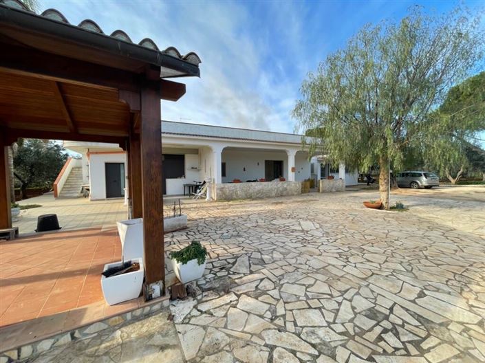 Image No.1-4 Bed Villa for sale