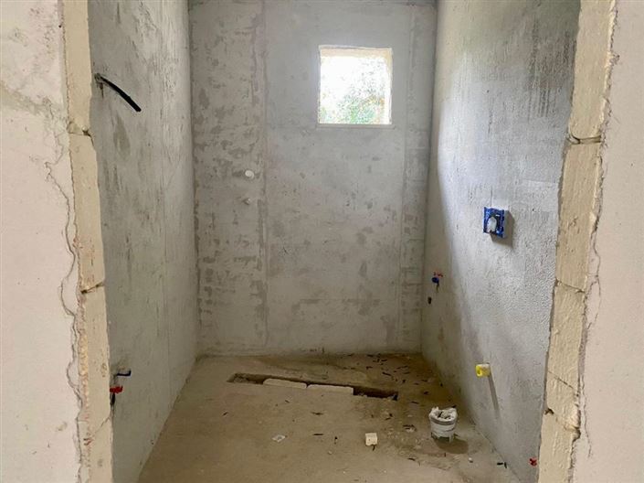 Image No.10-2 Bed Property for sale