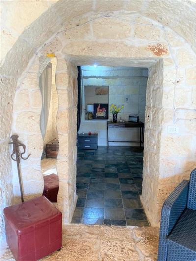 Image No.12-5 Bed Property for sale