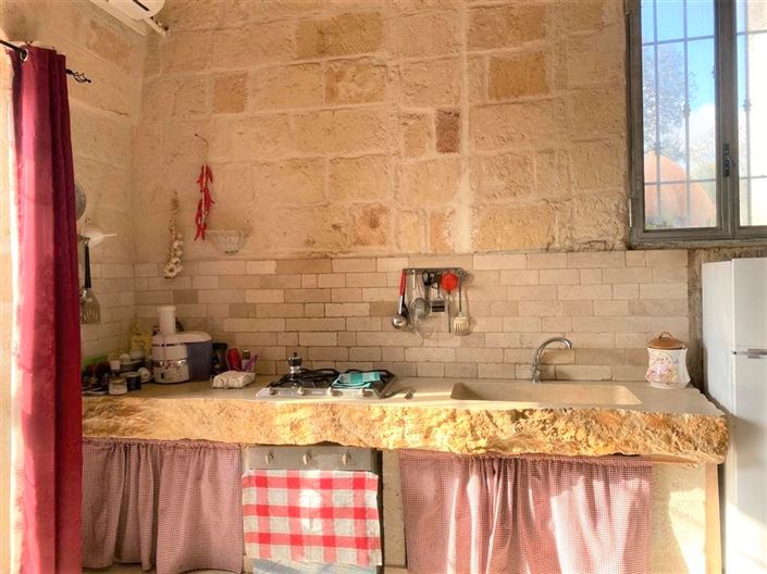 Image No.18-5 Bed Property for sale