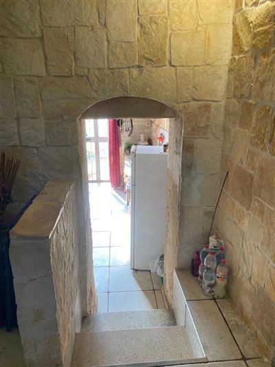 Image No.19-5 Bed Property for sale