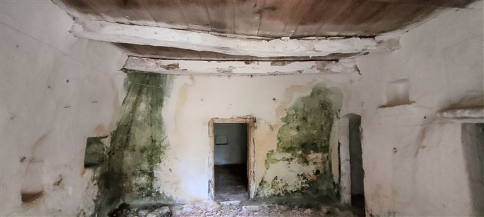 Image No.18-8 Bed Property for sale