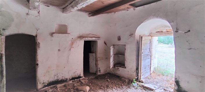 Image No.20-8 Bed Property for sale