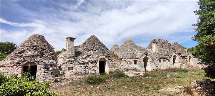 Image No.3-8 Bed Property for sale