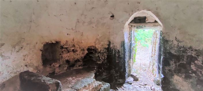 Image No.25-8 Bed Property for sale