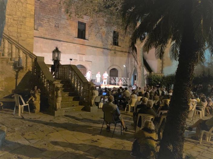 Image No.18-2 Bed Property for sale