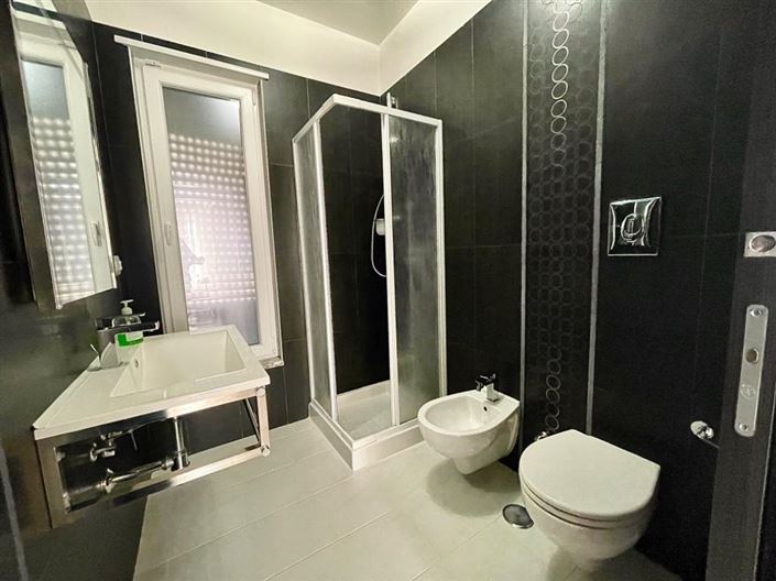 Image No.8-2 Bed Property for sale