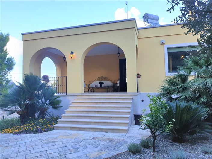 Image No.4-4 Bed Property for sale